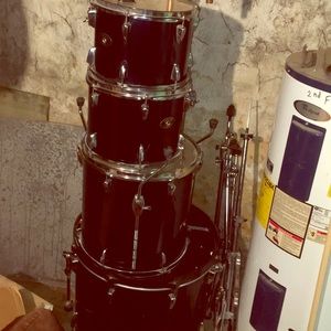 These are Tama drumset